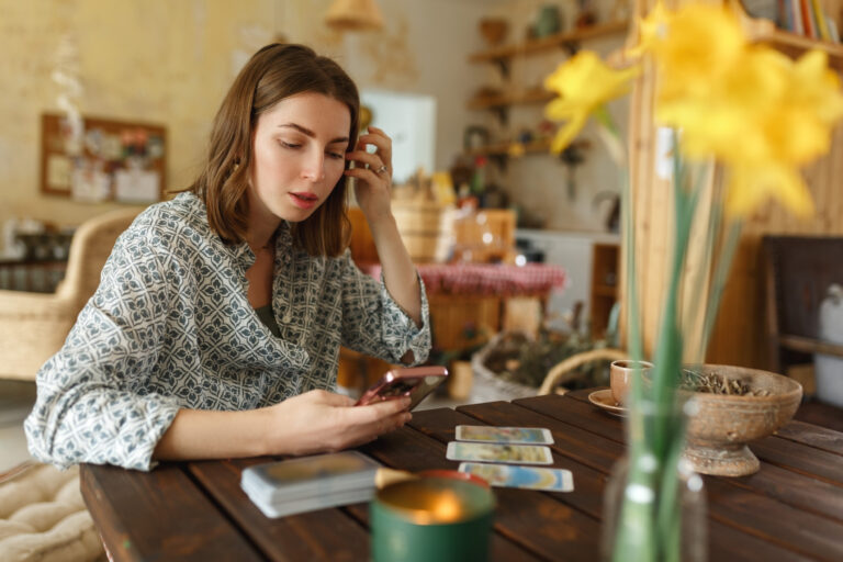 Pro Tarot iStockBitta 768x512 - Welcome to JessicaAdams.com